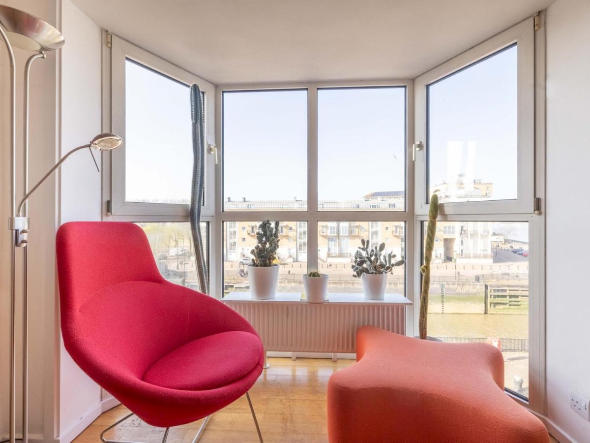 Апартаменты Sunny Maisonette With Views Over Canary Wharf,