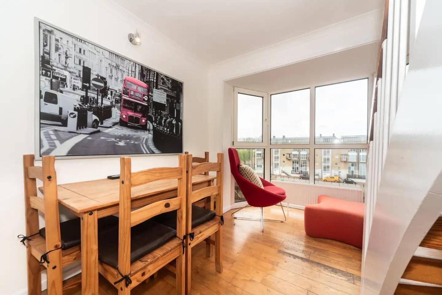 Sunny Maisonette With Views Over Canary Wharf, Апартаменты